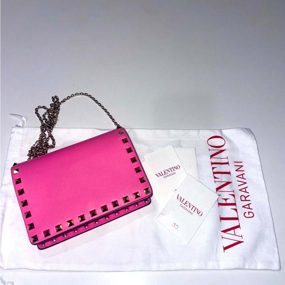 Valentino Garavani Rockstud Leather Crossbody Bag - Hot Pink